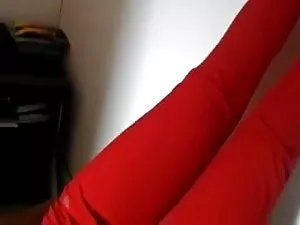 जासूसी पर युवा जोड़े ...