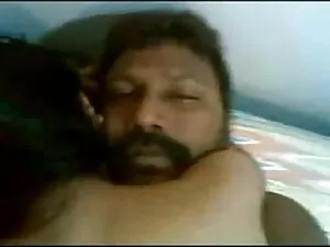 प्यारा एशियाई किशोर  ...