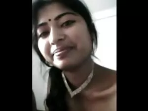 बहुत खूबसूरत बेब खिल ...