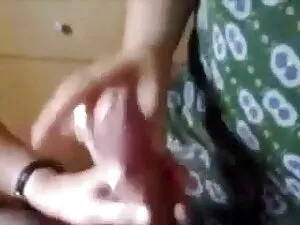 यूरी एटोउ उसकी उंगलि ...