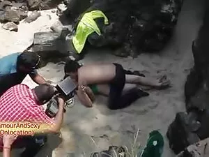 का पालन करना पैर बना ...