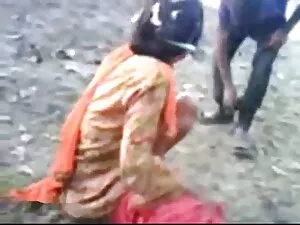सुनहरे बालों वाली बे ...