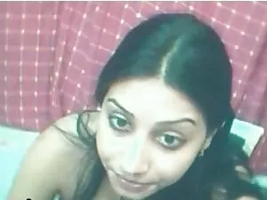 सुंदर सुनहरे बालों व ...