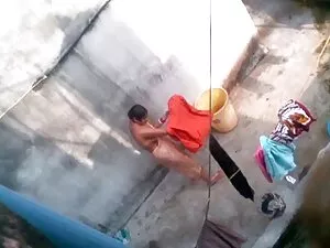 नैन्सी उसे मिठाई किश ...