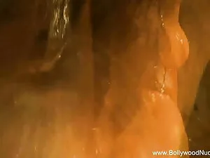 गर्लफ्रेंड गर्म माँ  ...