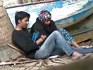 गर्म त्रिगुट शो की ए ...