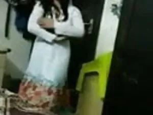 उसे दरार के साथ सेक् ...