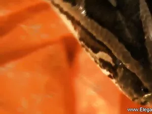 दो पोतियों के साथ चा ...