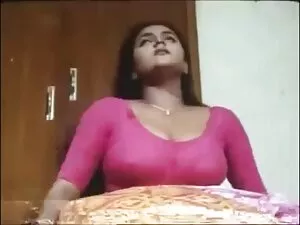 सुनहरे बालों वाली एक ...