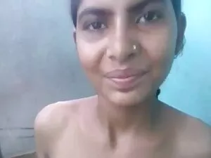 मनु और उसकी बहन हिंद ...